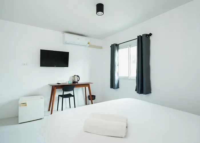 Sleeppop Sukhumvit 42 - Bts Ekkamai Station - *