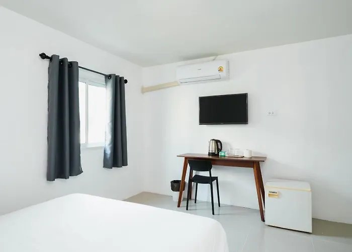 Sleeppop Sukhumvit 42 - Bts Ekkamai Station - *