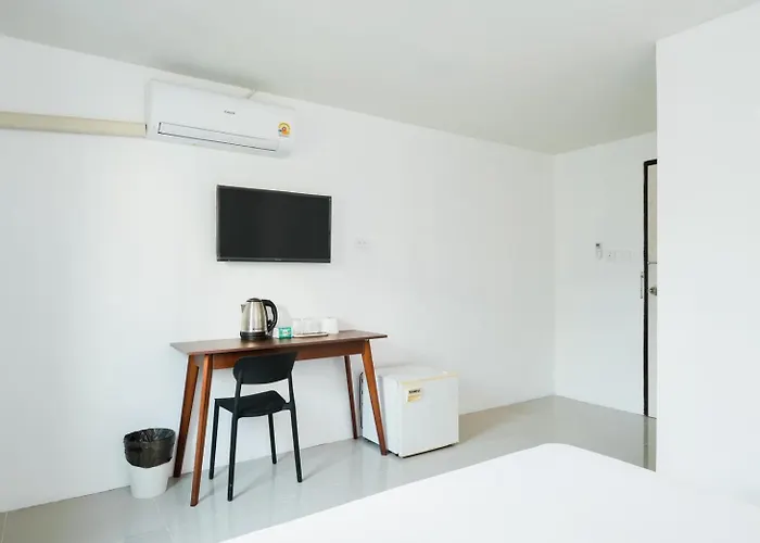 Sleeppop Sukhumvit 42 - Bts Ekkamai Station - *