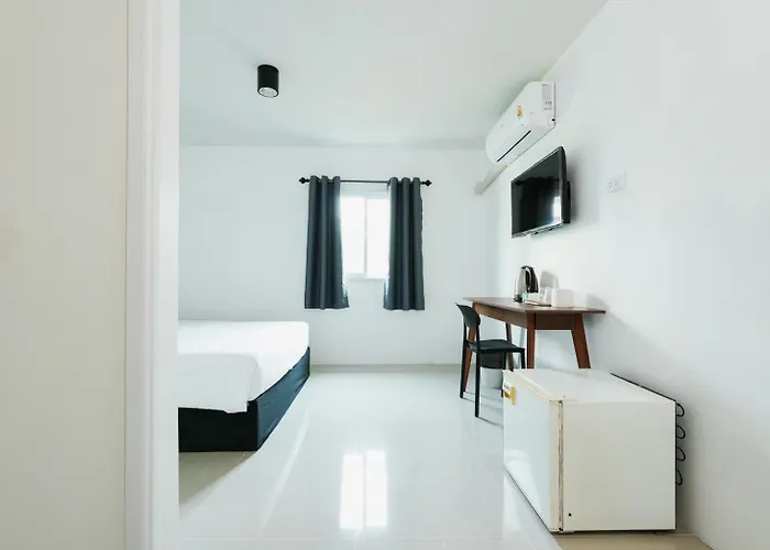 Sleeppop Sukhumvit 42 - Bts Ekkamai Station - * Bangkok