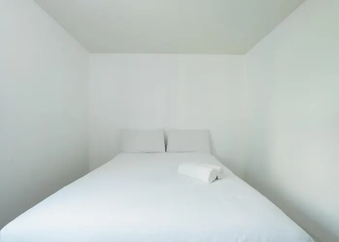 Sleeppop Sukhumvit 42 - Bts Ekkamai Station -