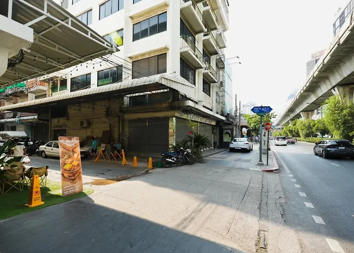 Sleeppop Sukhumvit 42 - Bts Ekkamai Station - *